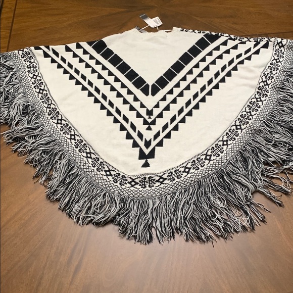 🎅 KENSIE Nordic Poncho Fringe Sweater XS/S NWT $99 - Picture 12 of 13